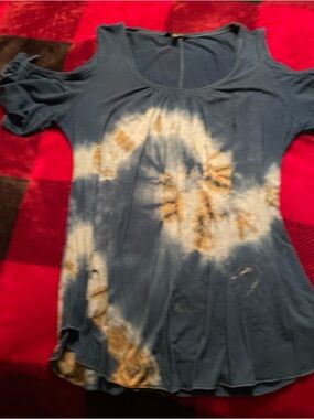 Women’s Blue Tie-Dye Cold-Shoulder Tank Top